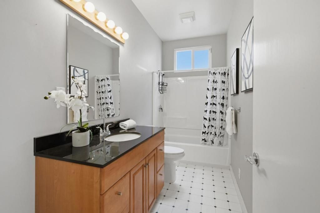 Image 24 of property listing at 285 Humboldt Road, Brisbane, CA 94005