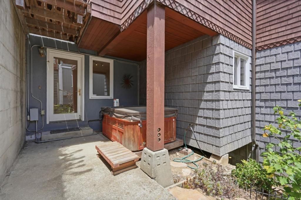 Image 26 of property listing at 285 Humboldt Road, Brisbane, CA 94005