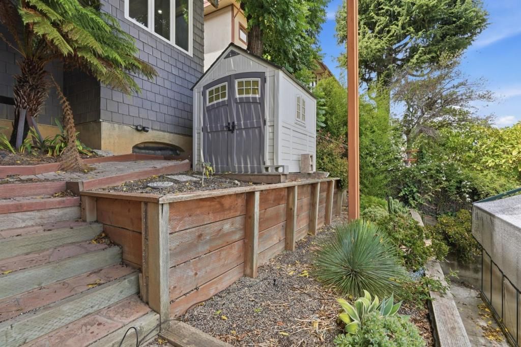 Image 28 of property listing at 285 Humboldt Road, Brisbane, CA 94005