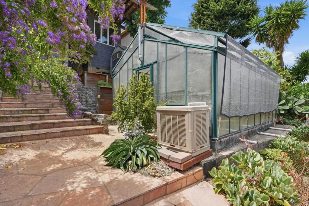 Image 30 of property listing at 285 Humboldt Road, Brisbane, CA 94005