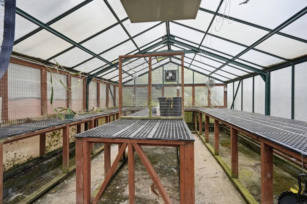 Image 31 of property listing at 285 Humboldt Road, Brisbane, CA 94005