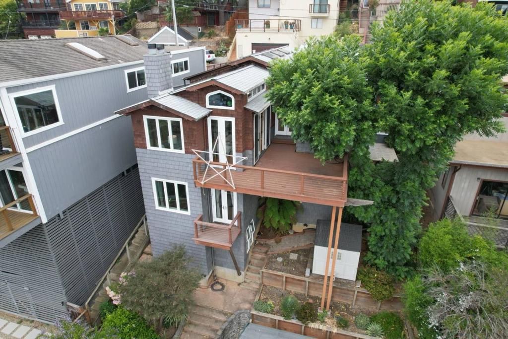 Image 35 of property listing at 285 Humboldt Road, Brisbane, CA 94005