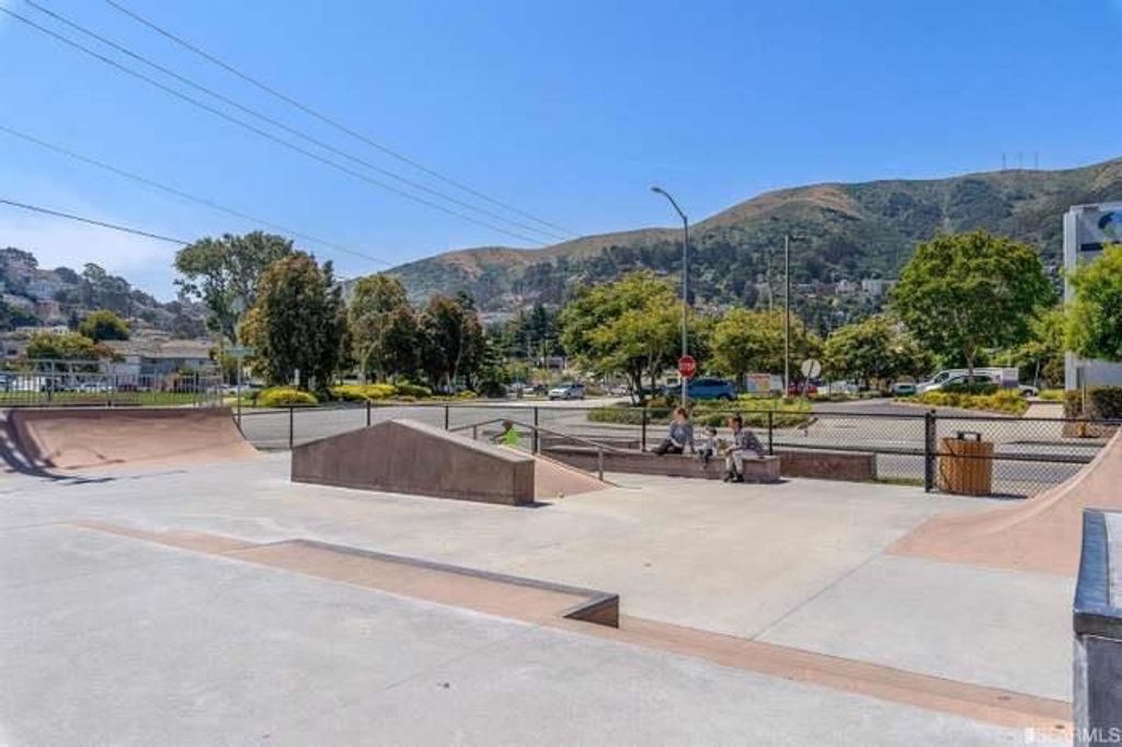 Image 44 of property listing at 285 Humboldt Road, Brisbane, CA 94005