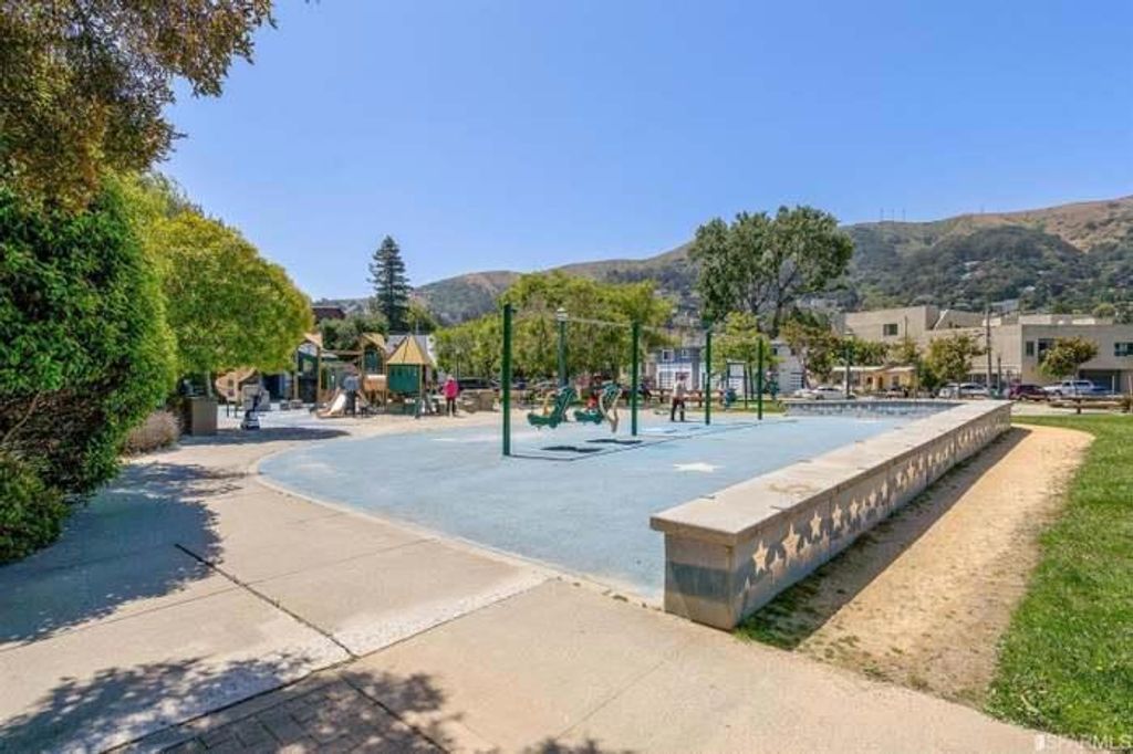 Image 45 of property listing at 285 Humboldt Road, Brisbane, CA 94005