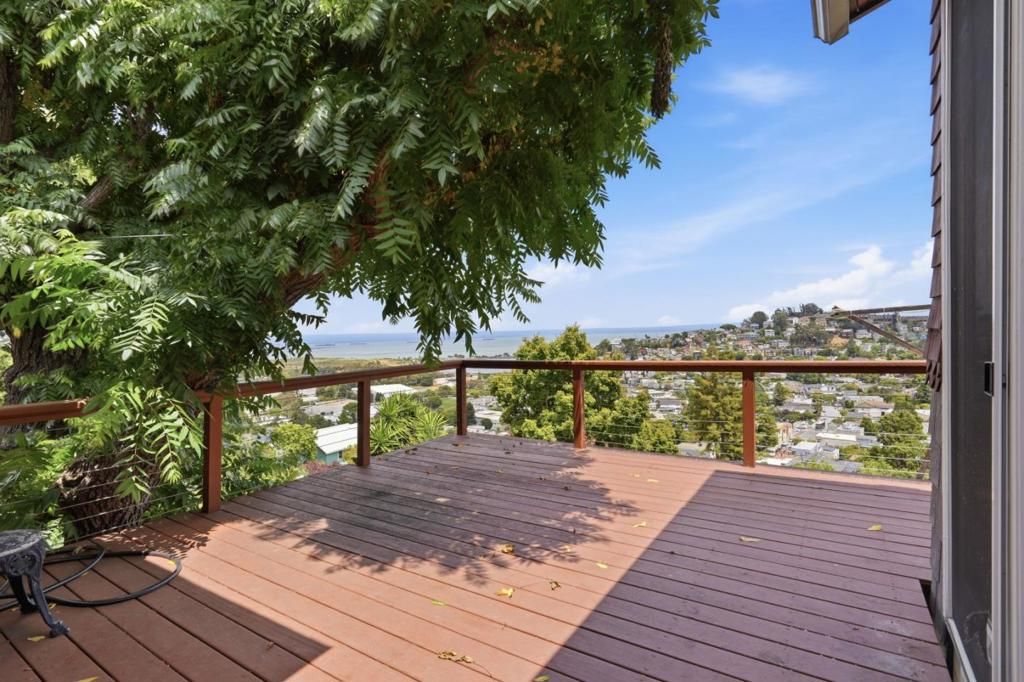Image 6 of property listing at 285 Humboldt Road, Brisbane, CA 94005