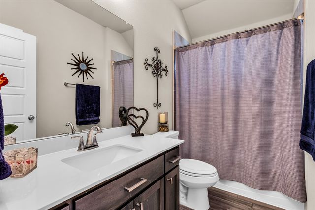 621 Hazeltine Road, Red Oak, TX 75154