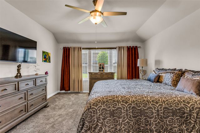 621 Hazeltine Road, Red Oak, TX 75154