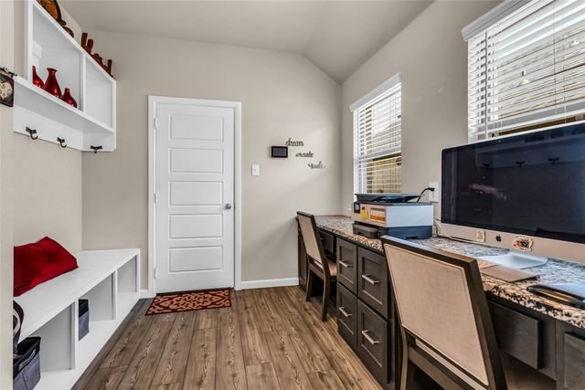 621 Hazeltine Road, Red Oak, TX 75154