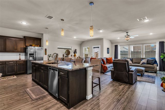 621 Hazeltine Road, Red Oak, TX 75154