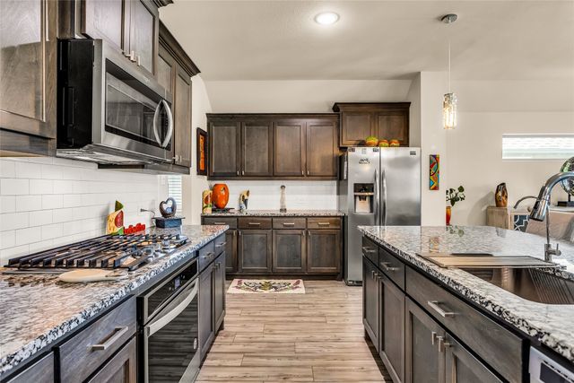 621 Hazeltine Road, Red Oak, TX 75154