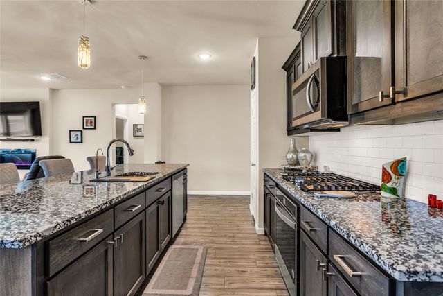 621 Hazeltine Road, Red Oak, TX 75154