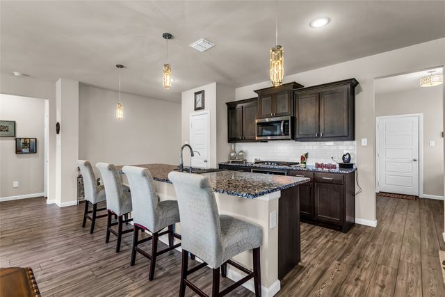 621 Hazeltine Road, Red Oak, TX 75154
