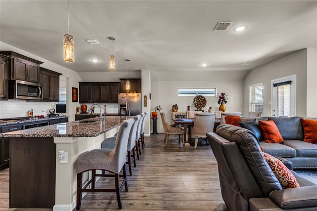621 Hazeltine Road, Red Oak, TX 75154