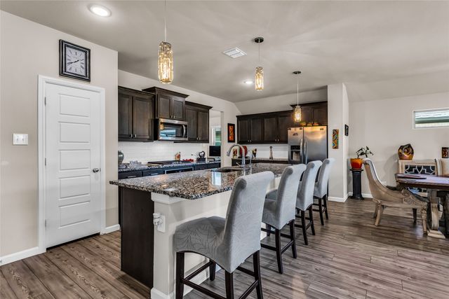 621 Hazeltine Road, Red Oak, TX 75154