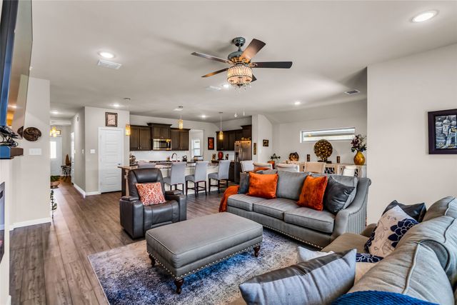 621 Hazeltine Road, Red Oak, TX 75154