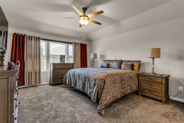 621 Hazeltine Road, Red Oak, TX 75154