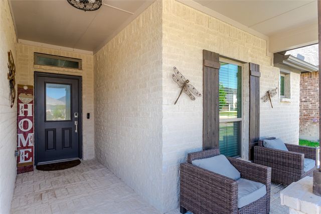 621 Hazeltine Road, Red Oak, TX 75154