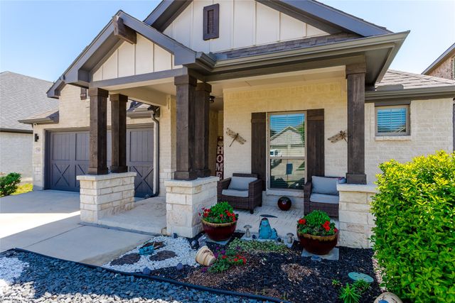 621 Hazeltine Road, Red Oak, TX 75154