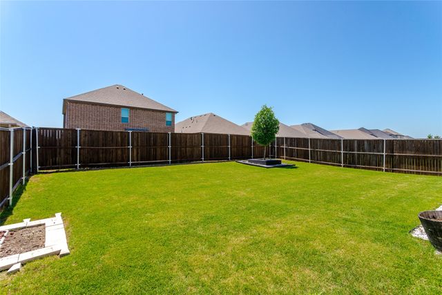 621 Hazeltine Road, Red Oak, TX 75154