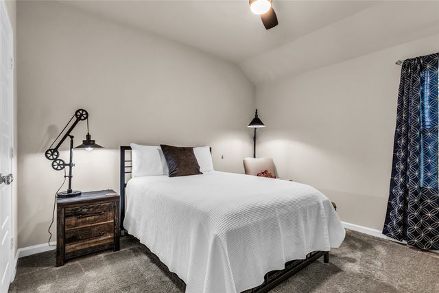 621 Hazeltine Road, Red Oak, TX 75154