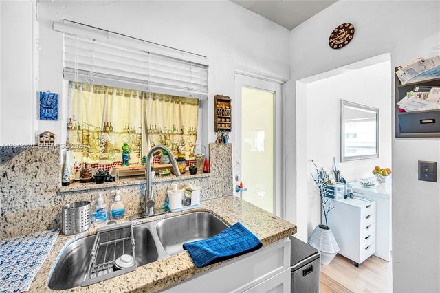 9281 W Bay Harbor Dr 15, Bay Harbor Islands, FL 33154