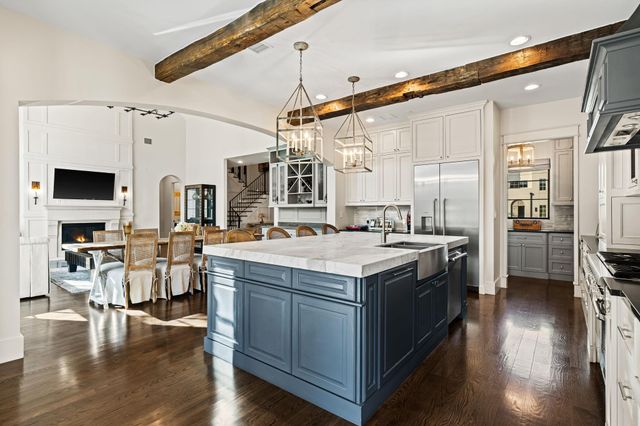 8307 Maple Court, Bellaire, TX 77401