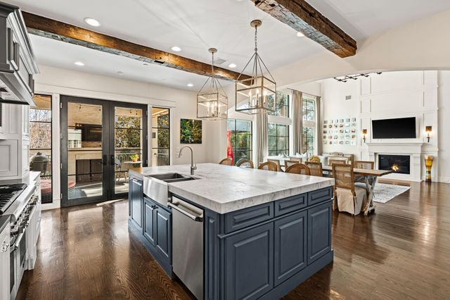 8307 Maple Court, Bellaire, TX 77401