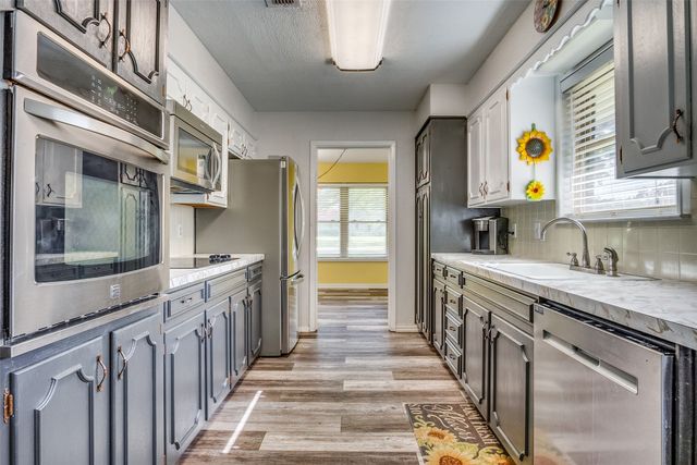 1102 Cactus Street, Mineral Wells, TX 76067
