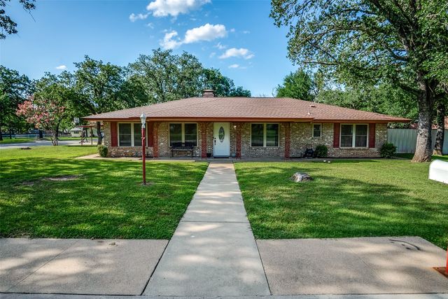 1102 Cactus Street, Mineral Wells, TX 76067
