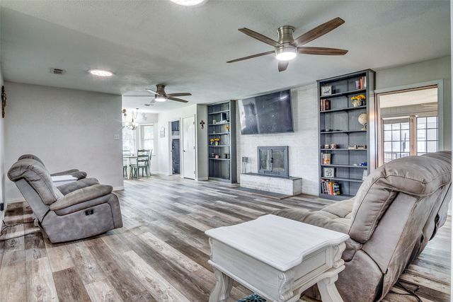 1102 Cactus Street, Mineral Wells, TX 76067