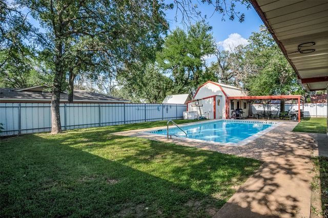 1102 Cactus Street, Mineral Wells, TX 76067