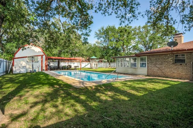 1102 Cactus Street, Mineral Wells, TX 76067