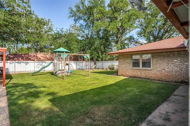 1102 Cactus Street, Mineral Wells, TX 76067