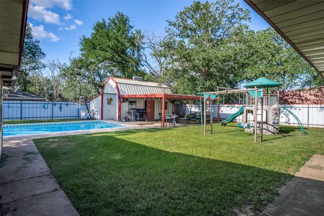 1102 Cactus Street, Mineral Wells, TX 76067