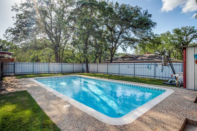 1102 Cactus Street, Mineral Wells, TX 76067