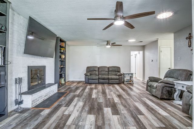 1102 Cactus Street, Mineral Wells, TX 76067