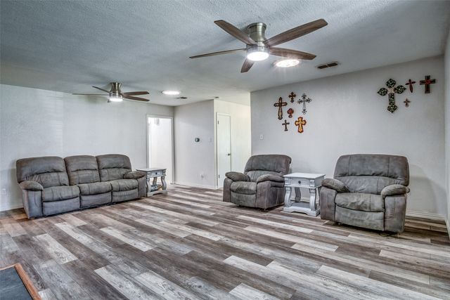 1102 Cactus Street, Mineral Wells, TX 76067