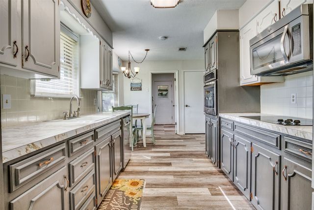 1102 Cactus Street, Mineral Wells, TX 76067