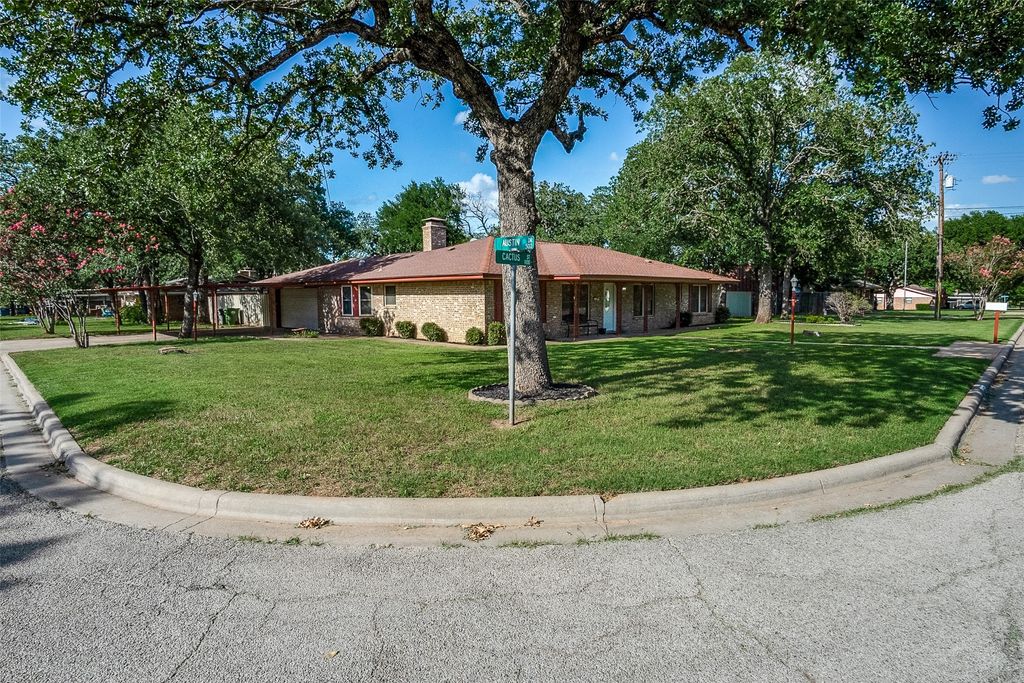 1102 Cactus Street, Mineral Wells, TX 76067