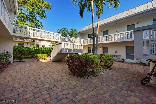 780 10th AVE S 24, Naples, FL 34102