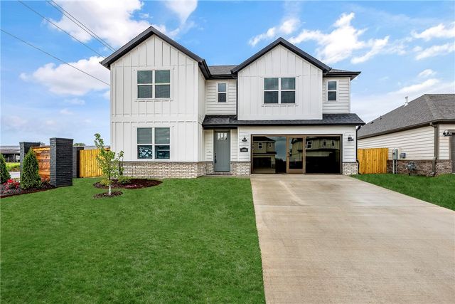 6008 SW Coywolf Street, Bentonville, AR 72713
