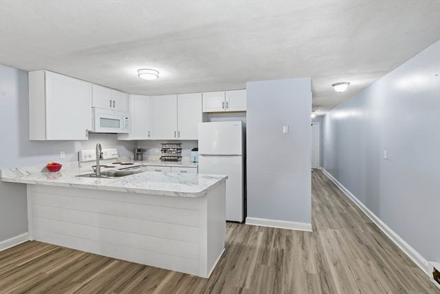 35 Ashumet Rd 14A, Mashpee, MA 02649