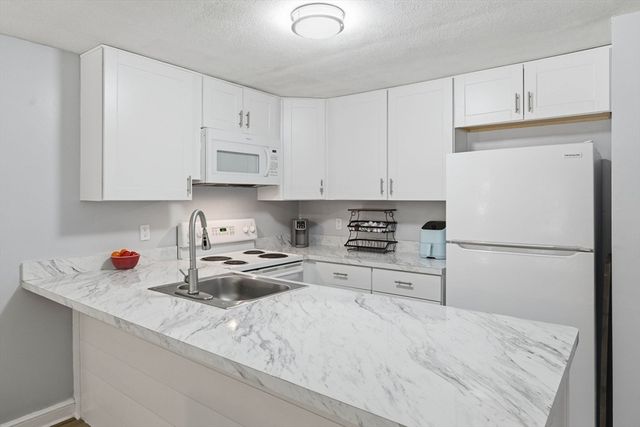 35 Ashumet Rd 14A, Mashpee, MA 02649