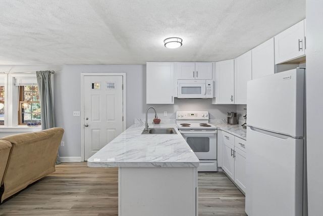 35 Ashumet Rd 14A, Mashpee, MA 02649