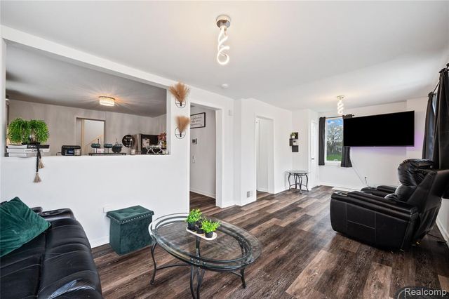 25181 Lawn Street, Roseville, MI 48066