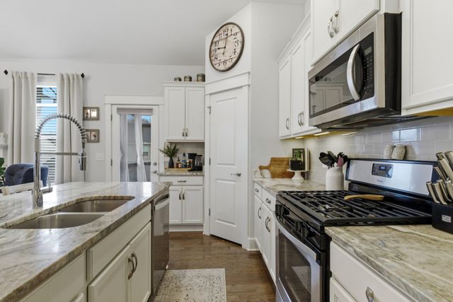 2015 Hedgelawn Dr, Lebanon, TN 37090