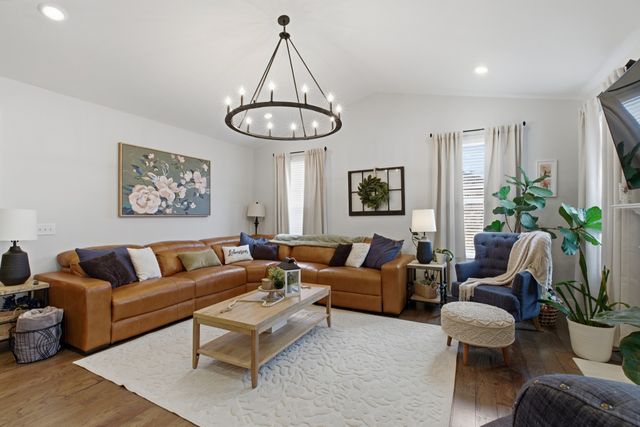 2015 Hedgelawn Dr, Lebanon, TN 37090