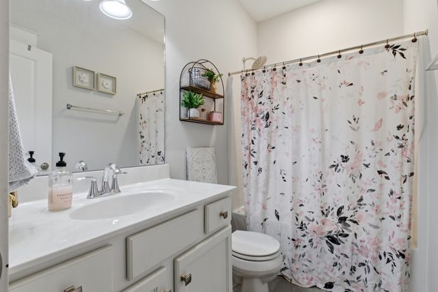 2015 Hedgelawn Dr, Lebanon, TN 37090