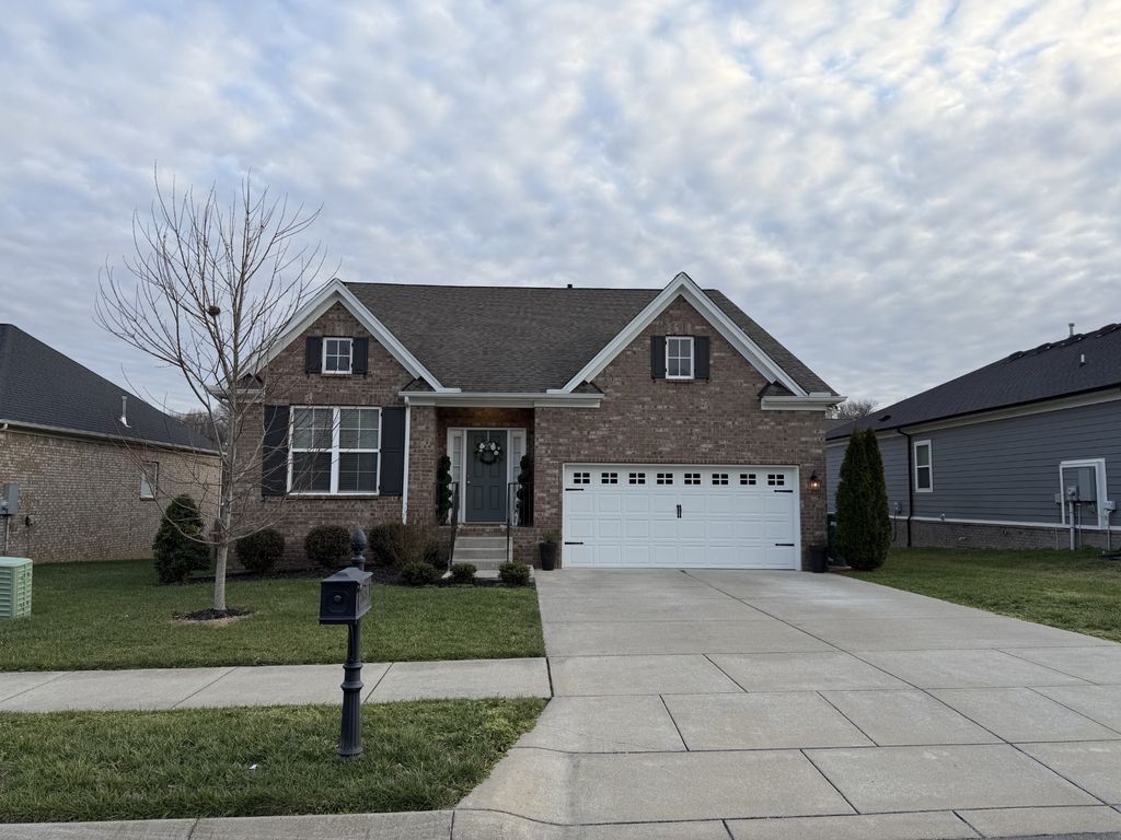 2015 Hedgelawn Dr, Lebanon, TN 37090