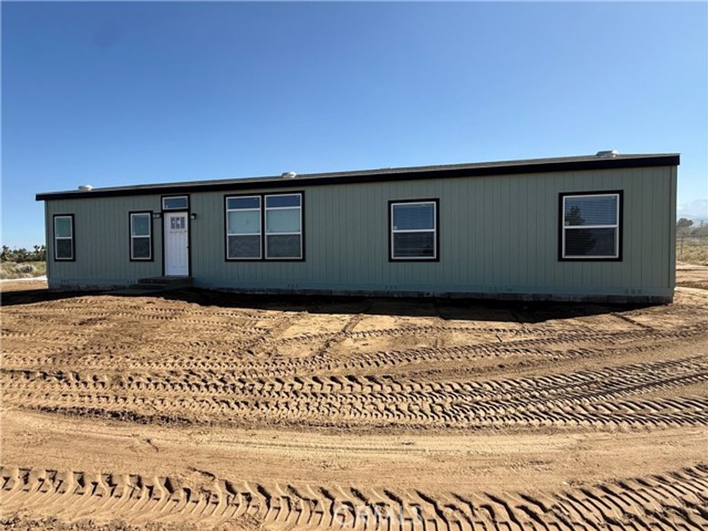 4975 Cambria Road, Phelan, CA 92371